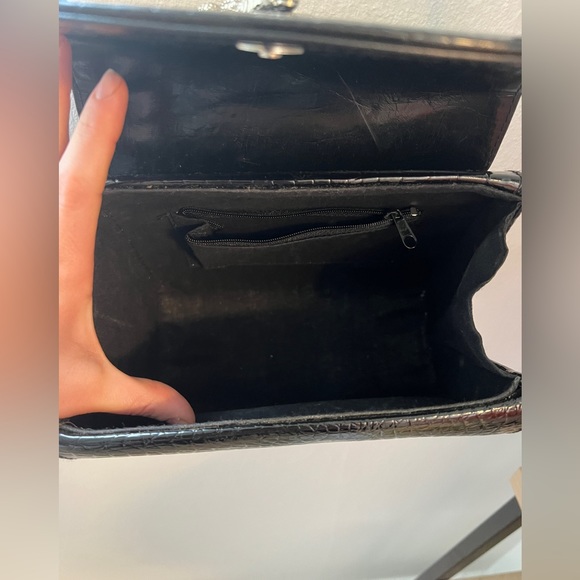 RARE FIND Vintage Elegant Black Crocodile-Embossed Bag with Silver Accent - Picture 5 of 6